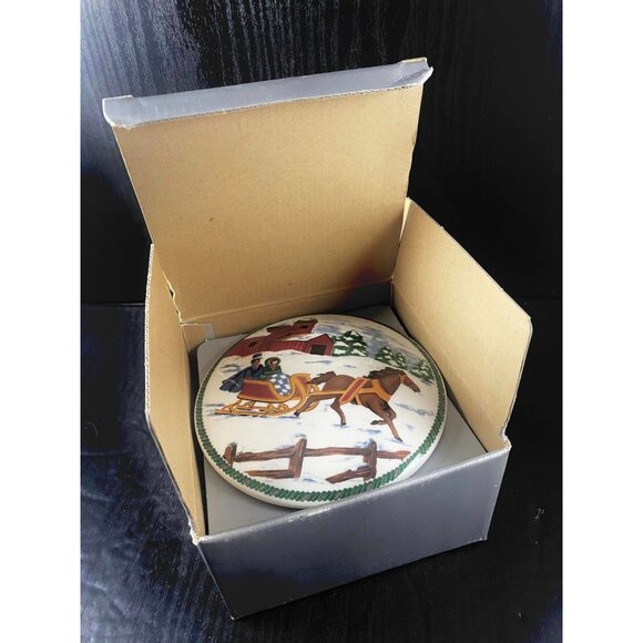 Mikasa Christmas Country Sleigh Ride Lidded Porcelain Lidded Dish Box Collectibl - Picture 2 of 7